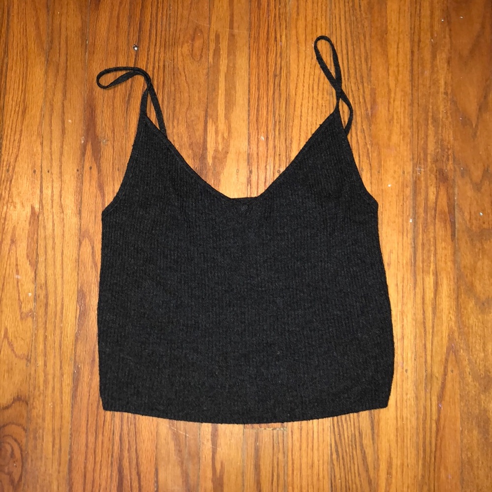 grey tank top